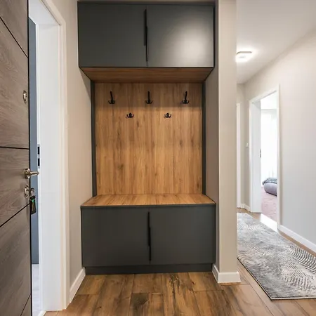 Apartment 4 *
