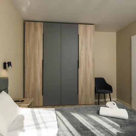 4 Apartment *